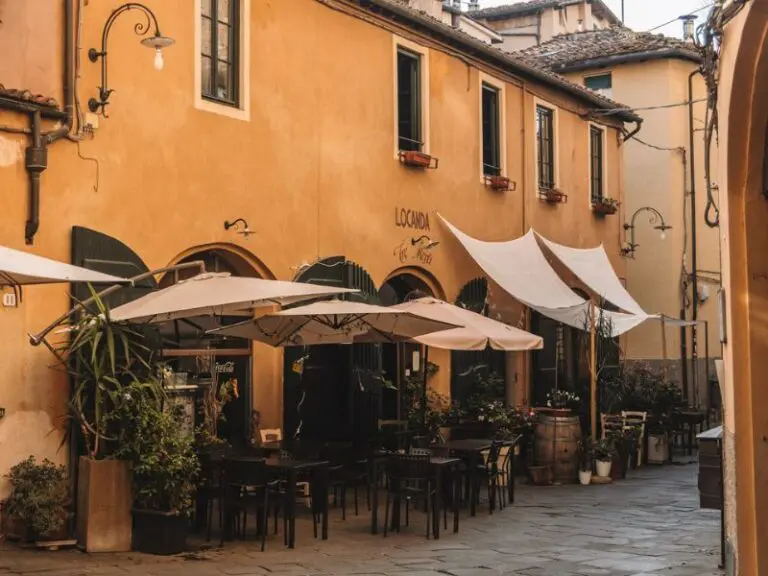 Maisons jaunes de Lucca